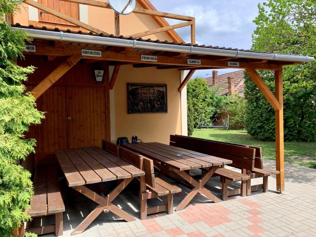 Matrai Vadaszhaz Matraterenye Buitenkant foto