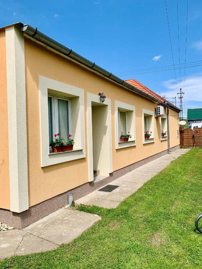 Matrai Vadaszhaz Matraterenye Buitenkant foto